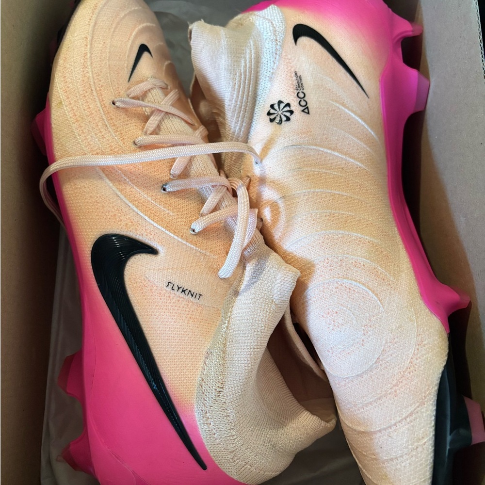 Nike Men’s Pink and Cream Phan Luna PRO soccer cleats - Picture 2 of 3